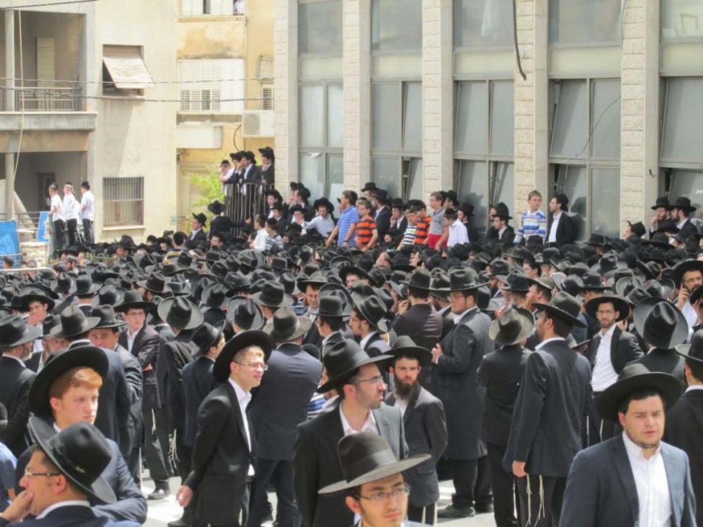 אלפים בהלווית הרב יעקב בורנשטיין בבני ברק