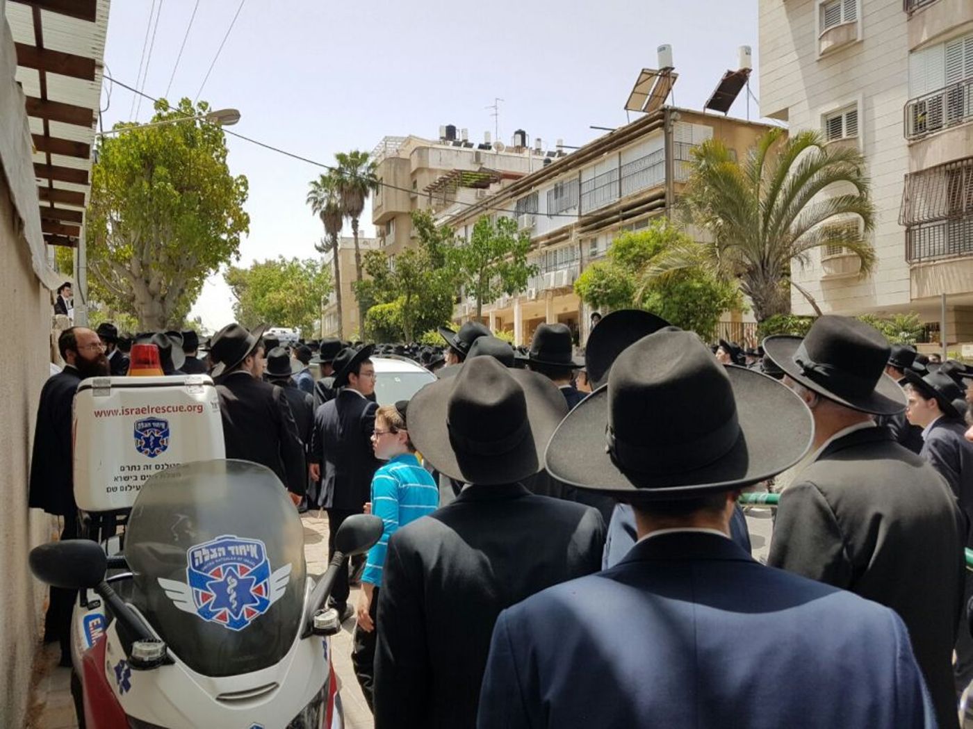 אלפים בהלווית הרב יעקב בורנשטיין בבני ברק