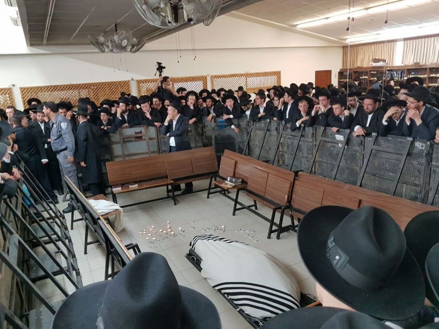 אלפים בהלווית הרב יעקב בורנשטיין בבני ברק