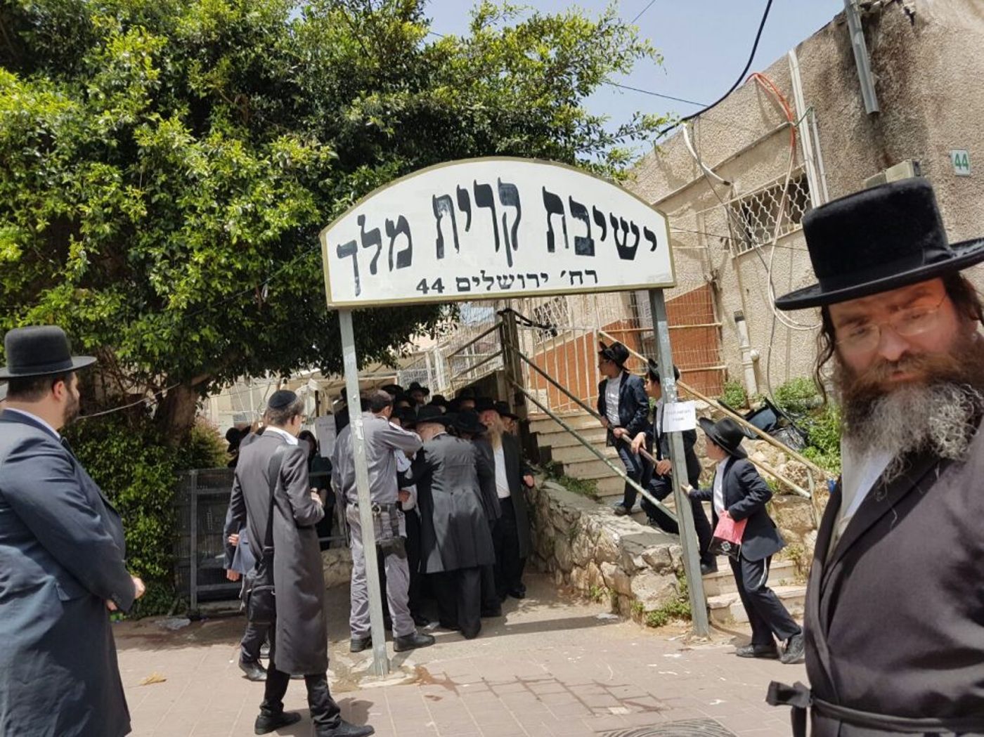 אלפים בהלווית הרב יעקב בורנשטיין בבני ברק