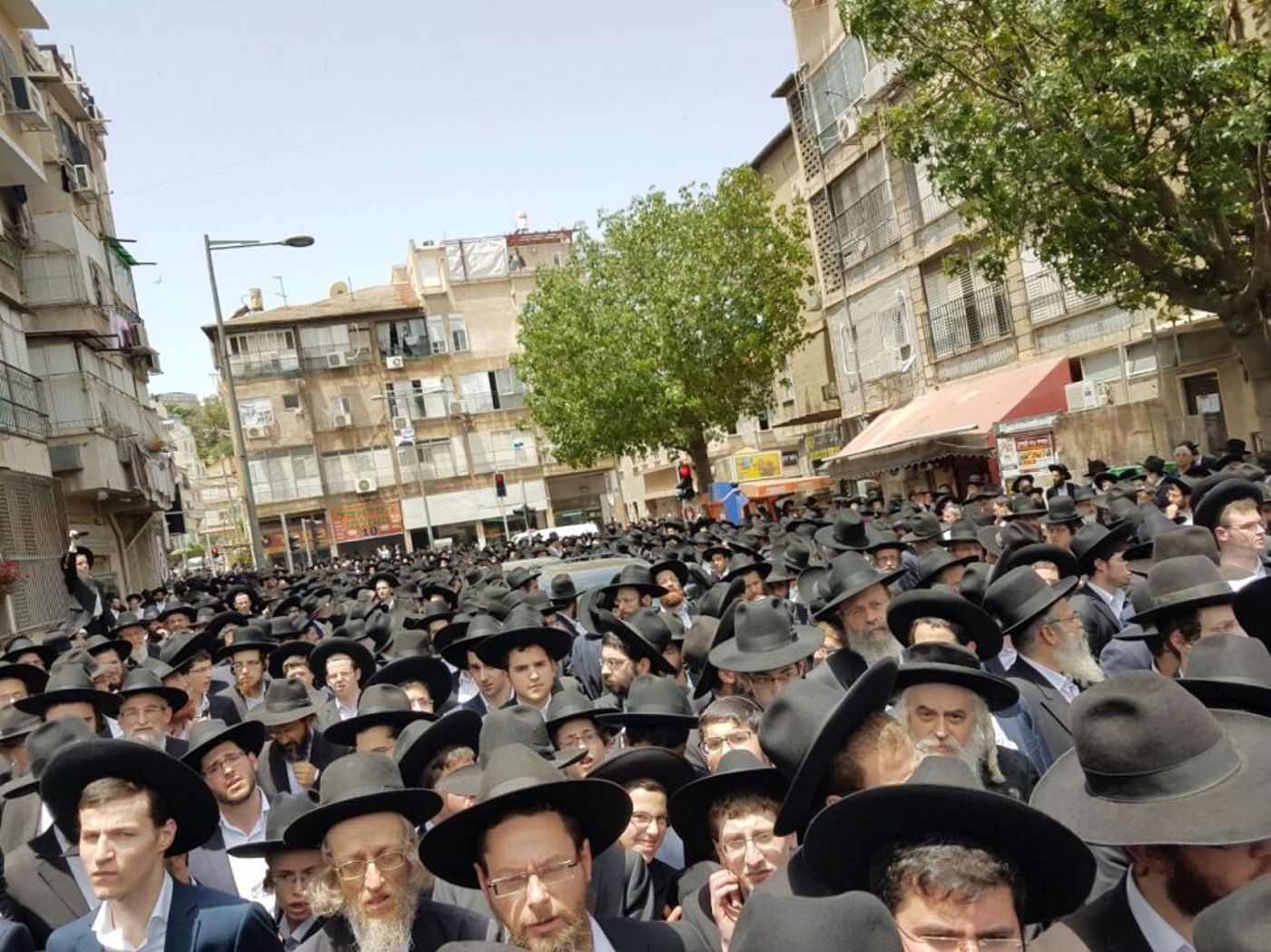 אלפים בהלווית הרב יעקב בורנשטיין בבני ברק