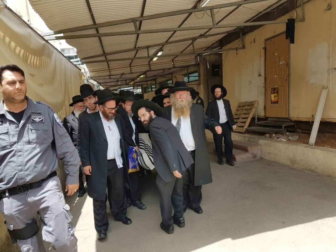 אלפים בהלווית הרב יעקב בורנשטיין בבני ברק