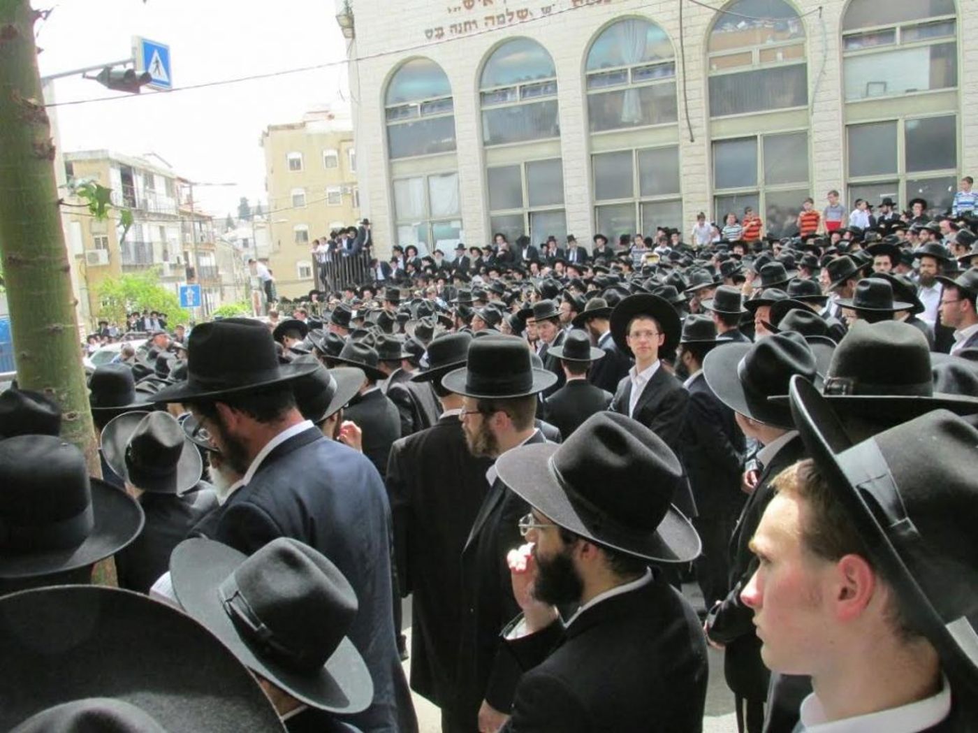 אלפים בהלווית הרב יעקב בורנשטיין בבני ברק