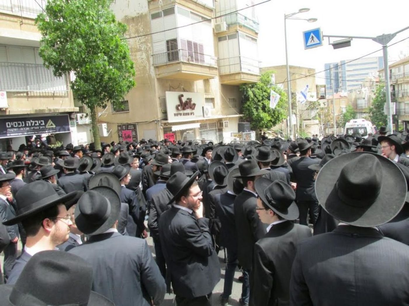 אלפים בהלווית הרב יעקב בורנשטיין בבני ברק