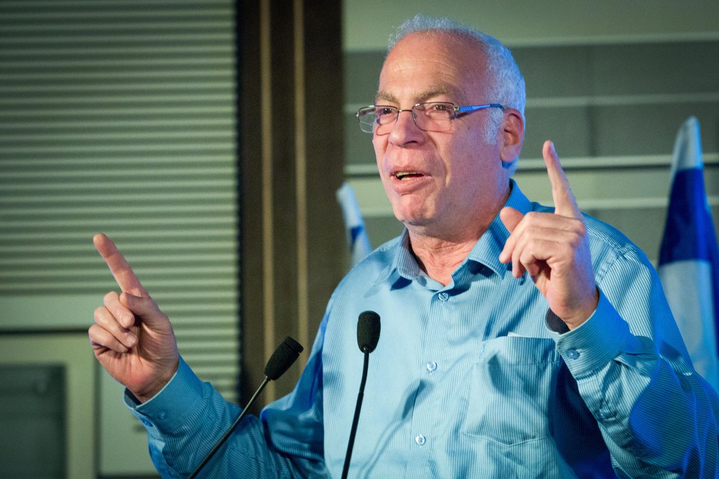 המבקר: אורי אריאל העביר עשרות מיליונים למקורבים