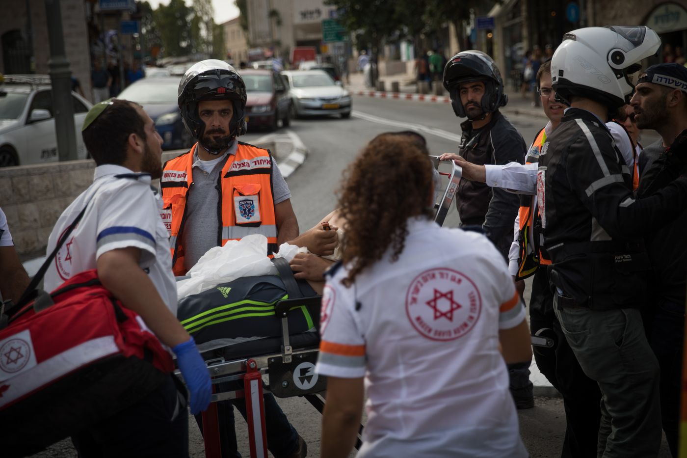 חשד לפיגוע: שוטר נדקר בנתניה. הדוקר נוטרל