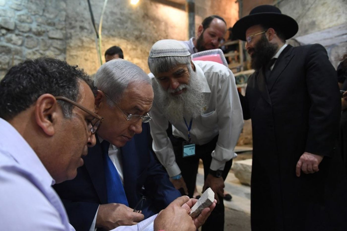 ד"ר יובל ברוך ארכיאולוג מרחב ירושלים ברשות העתיקות מציג לרא"המ ממצאים מתקופת בית ראשון ובית שני (קובי גדעון, לע"ם)