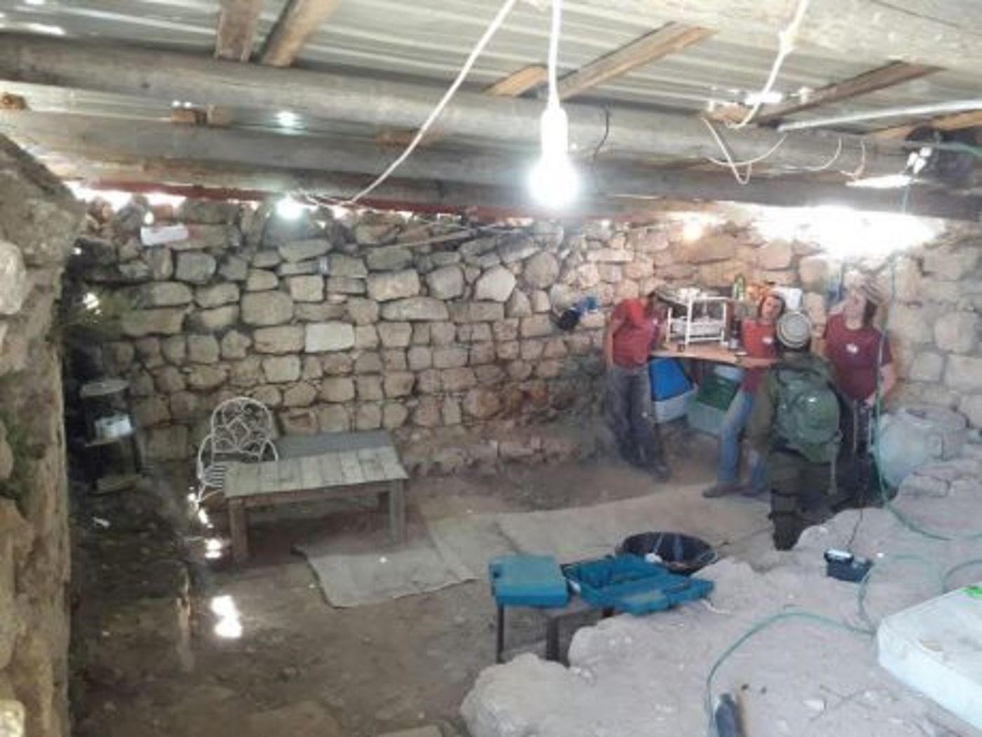 נוער עמונה הקים מבנה ביישוב ממנו גורש; צה"ל הרס