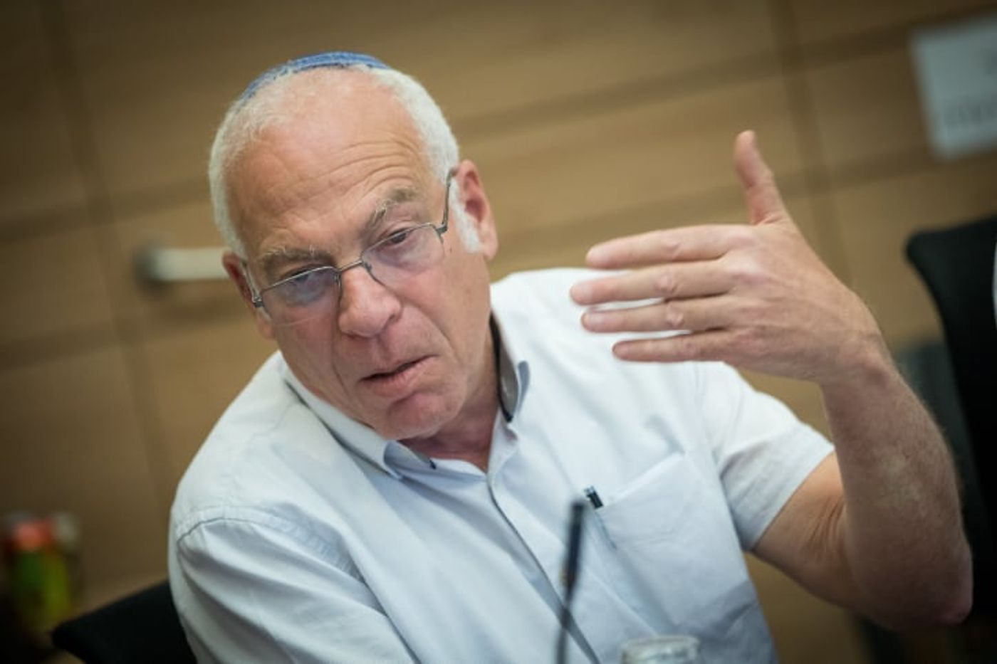 אורי אריאל התפוצץ על שפיר: "את צעירה חצופה"