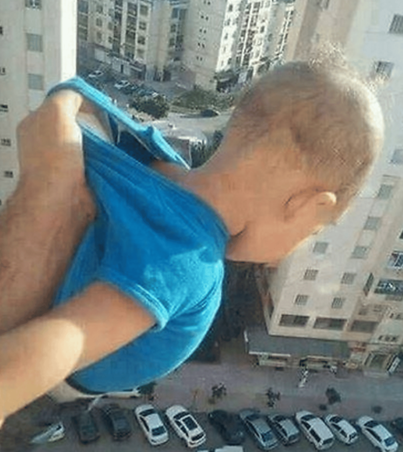 זעזוע ברשת: "1000 לייקים או שאני מפיל את התינוק"