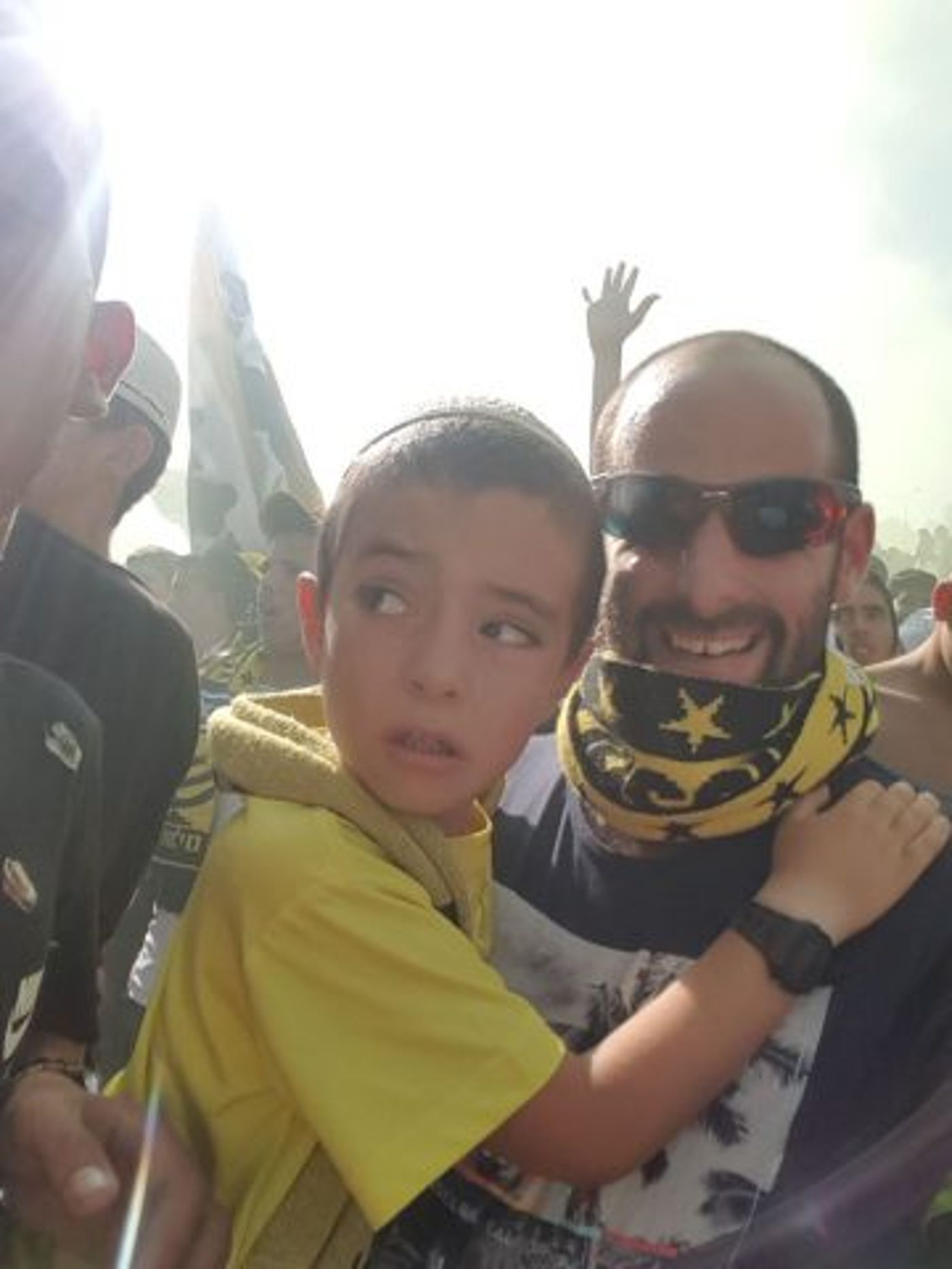 צפו: אוהדי בית"ר ירושלים בקבלת פנים לשחקנים
