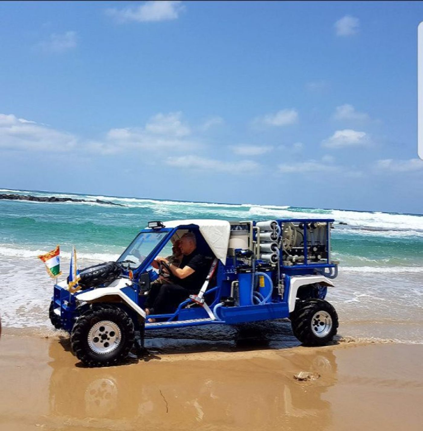 BFF: נתניהו ומודי משכשכים רגליים בחוף אולגה