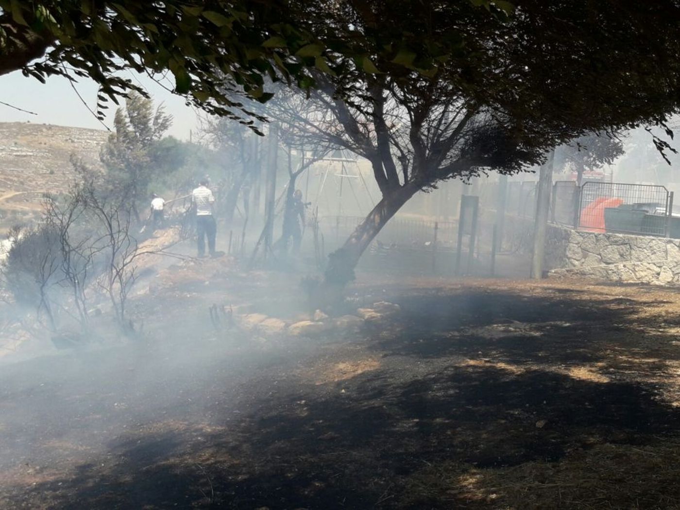 שריפה בבית אל; תושבים פונו מהבתים. 3 נפגעו