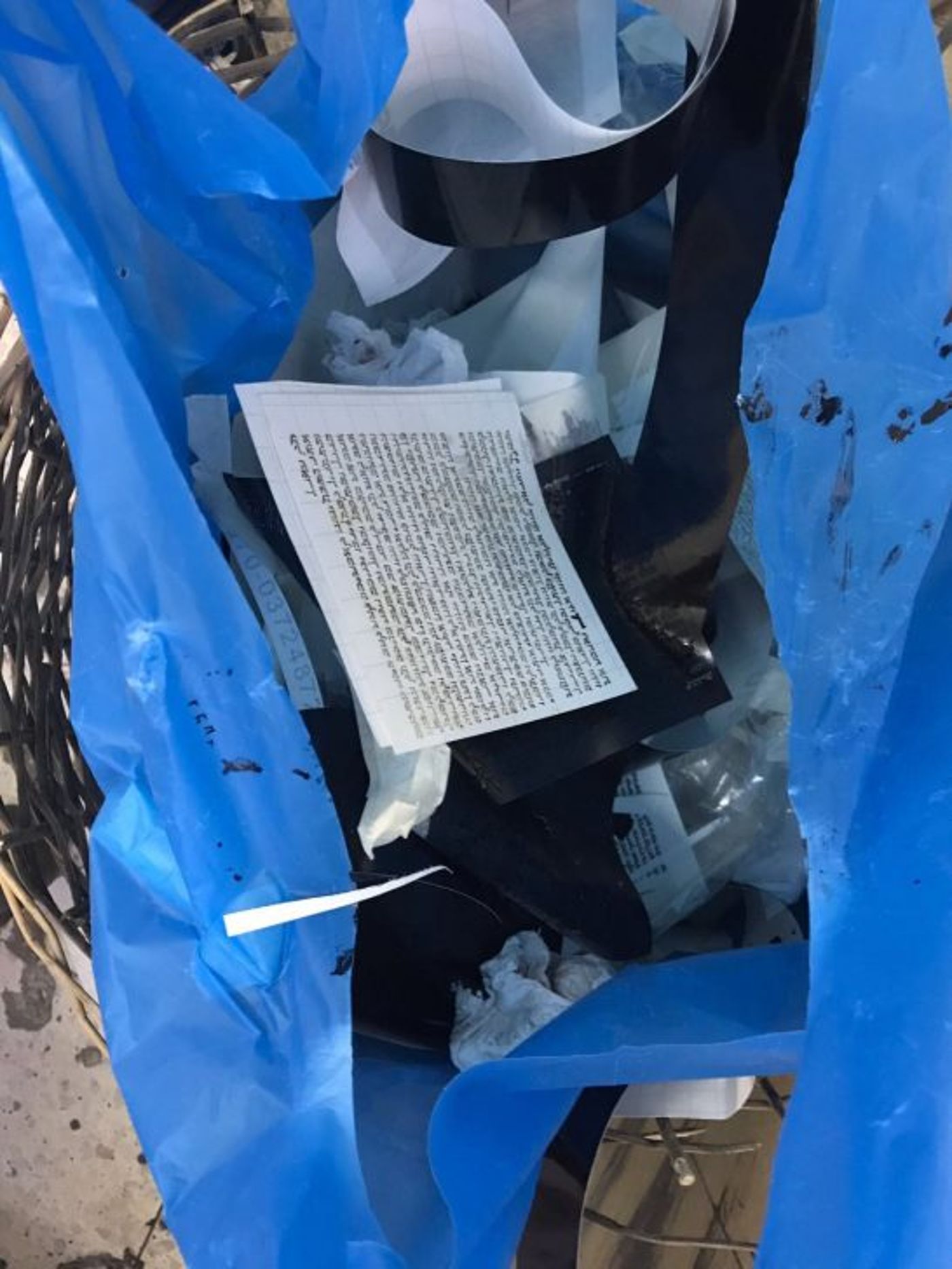 מזוזות מודפסות בפח הניירות (דוברות המשטרה)