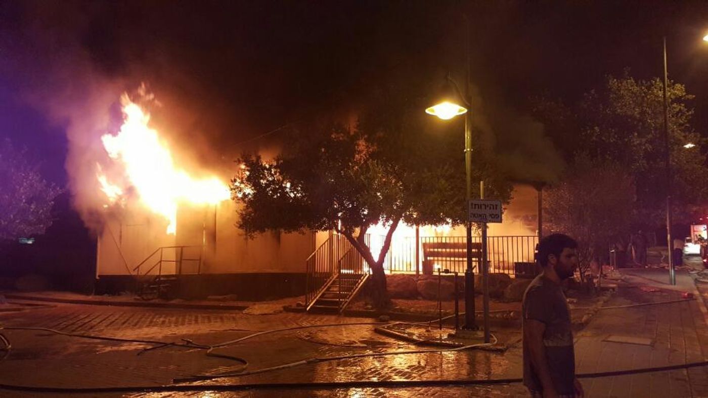 ערב ט' באב: בית הכנסת במבוא חורון נשרף כליל