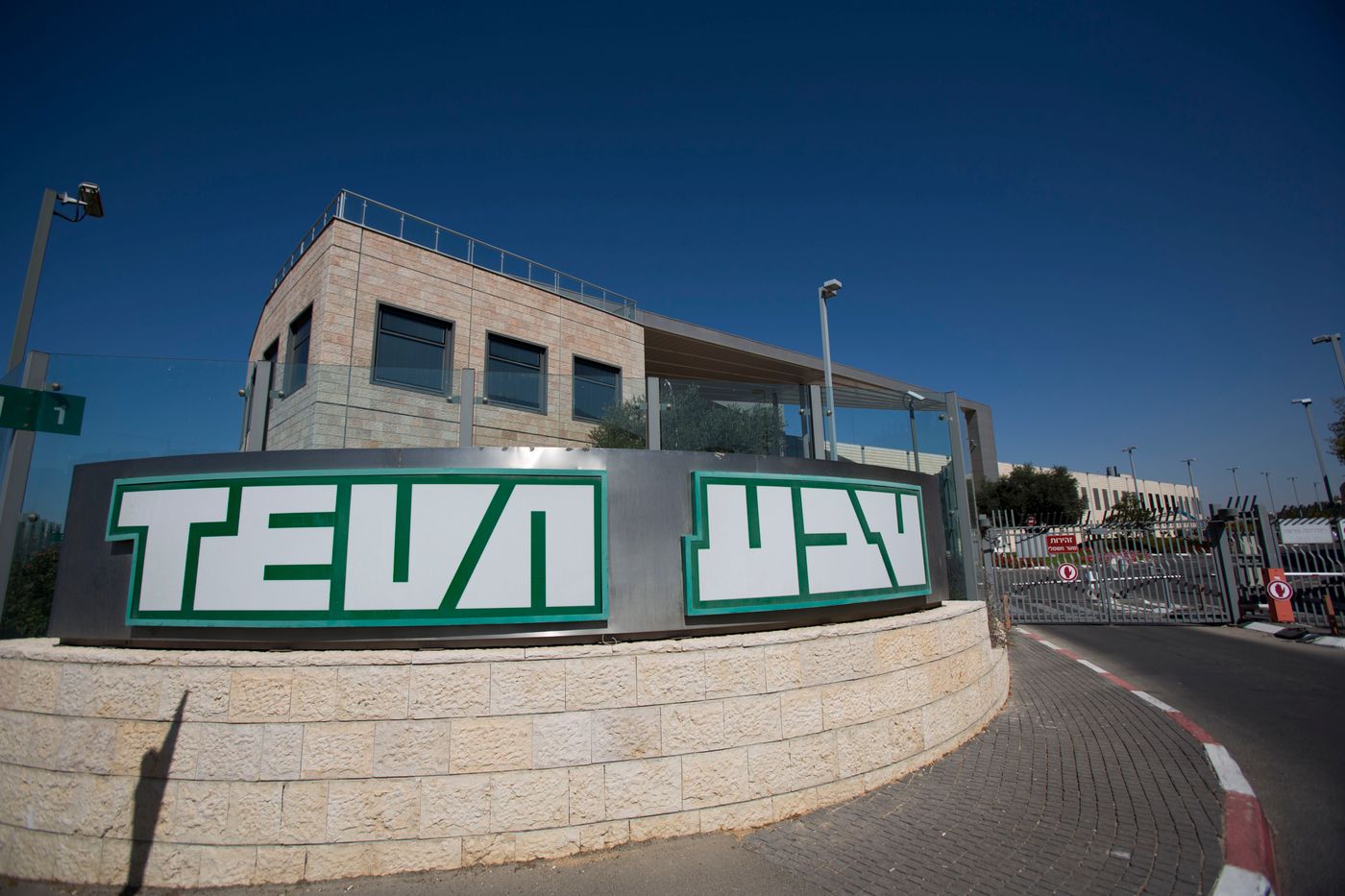 בצל פרשת משככי הכאבים: מנכ"ל טבע פורש