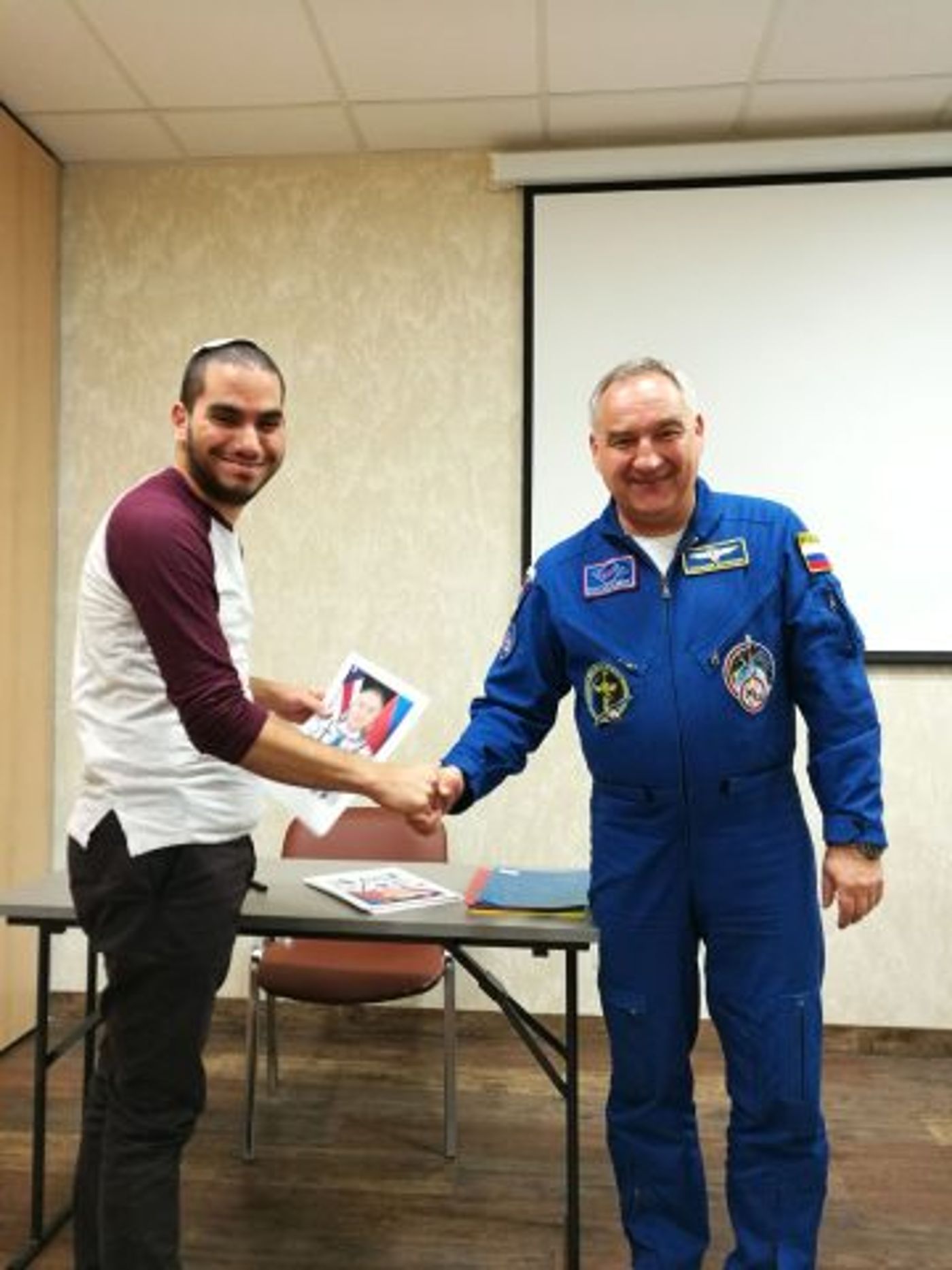 הסטודנטים במרכז החלל במוסקבה (באדיבות מכללת הרצוג)