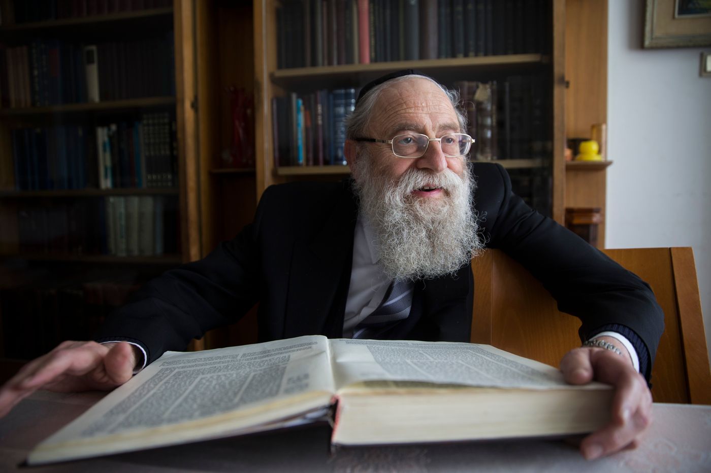 הרב שטרן: "המונים בורחים לארץ טומאת העמים"
