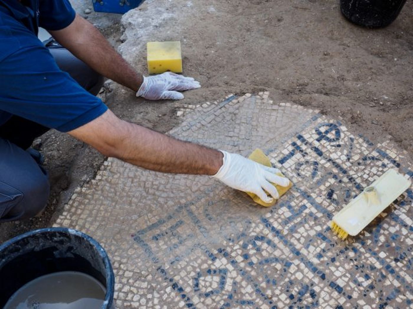 כתובת פסיפס בת כ-1500 נחשפה ליד שער שכם