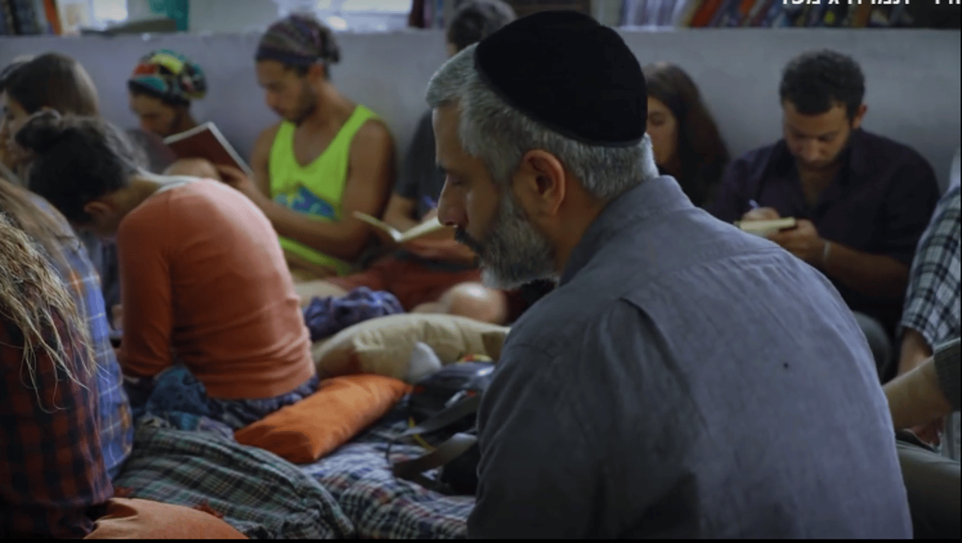18 שנה אחרי: אביתר בנאי עושה מסע מתקן להודו
