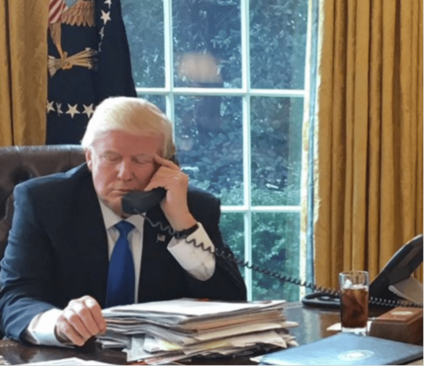 הווילונות הזהובים היו רק תחילתו של שיפוץ נרחב (צילום מתוך טוויטר: @KateBennett_DC)