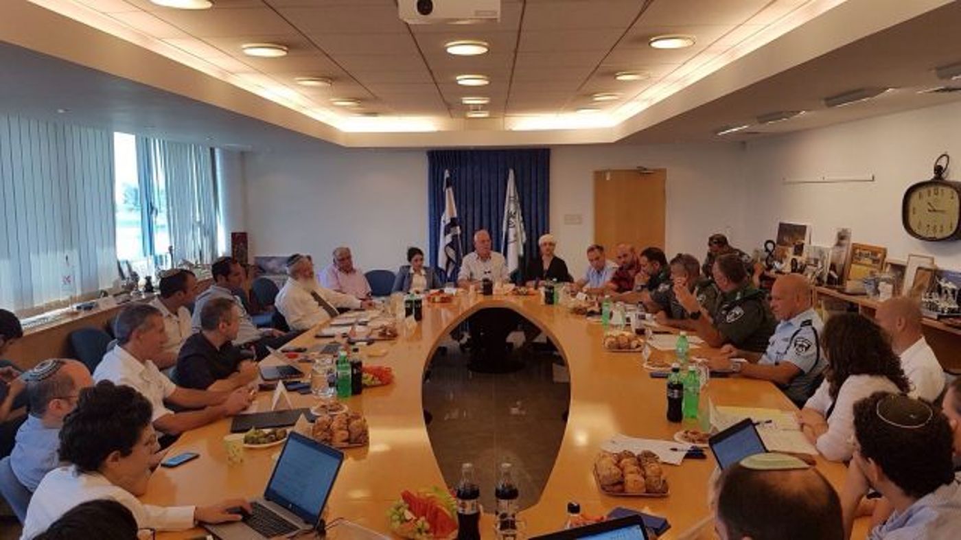 השרים אורי אריאל ואיילת שקד וסגן שר הביטחון אלי בן דהן (צילם: דוברות השר אריאל)