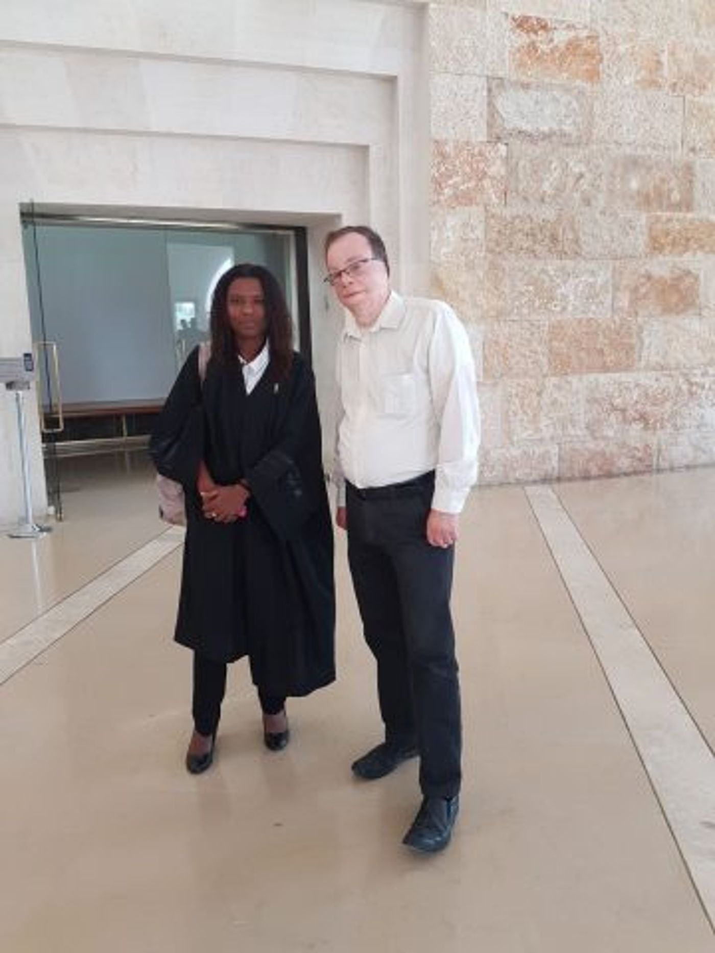 קלמנוביץ ועו"ד ממי דורון שהיא גם אחד מהורי בית הספר