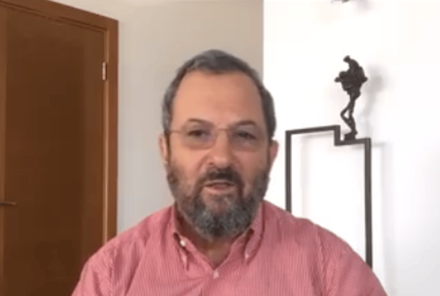 צפו:אחרי החיקוי של נתניהו; סרטון התגובה של ברק