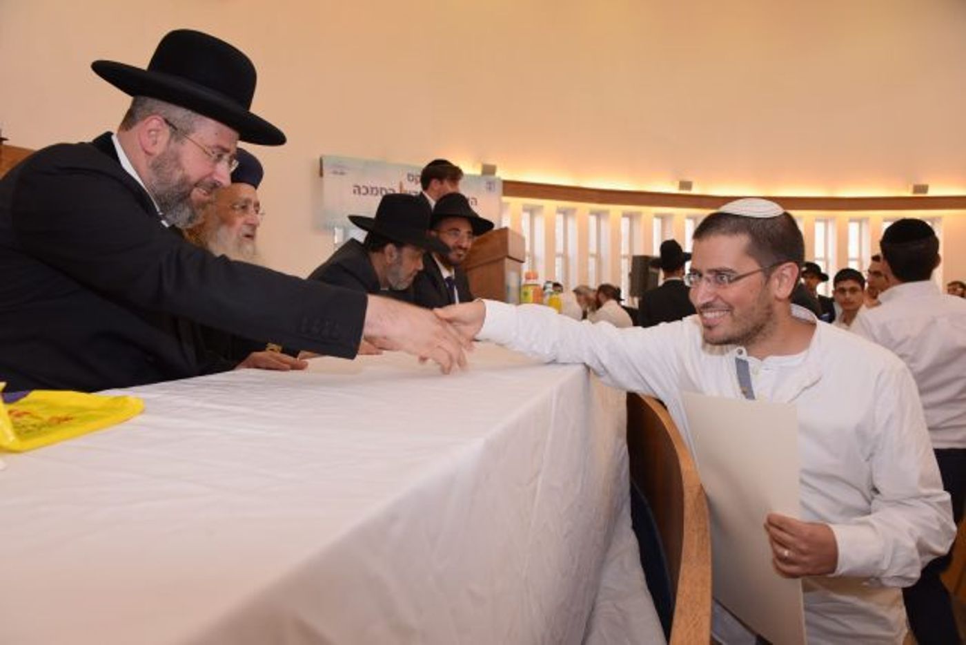 מכירים? עשרות רבנים סרוגים הוסמכו היום לרבנות