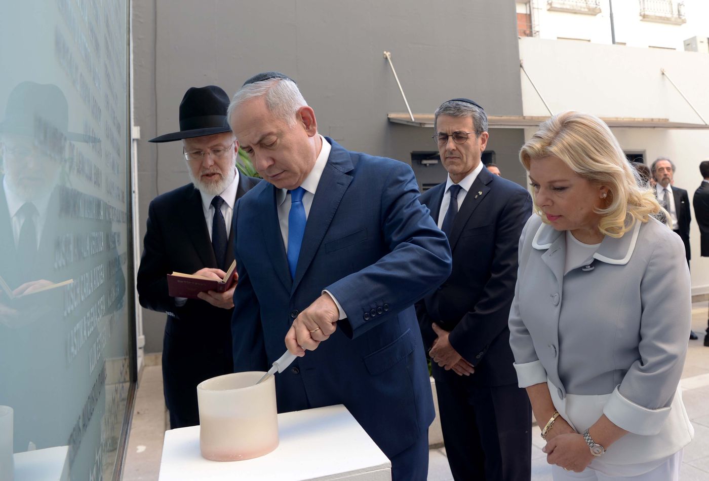 קבלת הפנים לרה"מ: משמר כבוד וכרזות פרו-פלסטיניות
