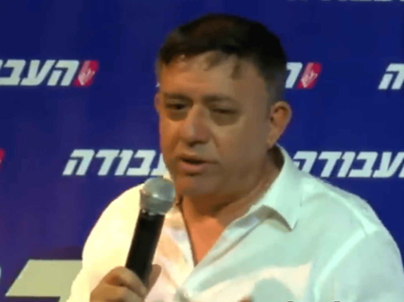 גבאי באמירה תמוהה: 'לילד חרדי אסור לגעת באמא שלו'