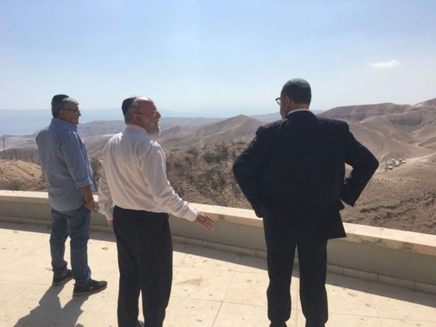 ביקור מרגש של משה ליאון בישיבת נתיבות יוסף במצפה יריחו