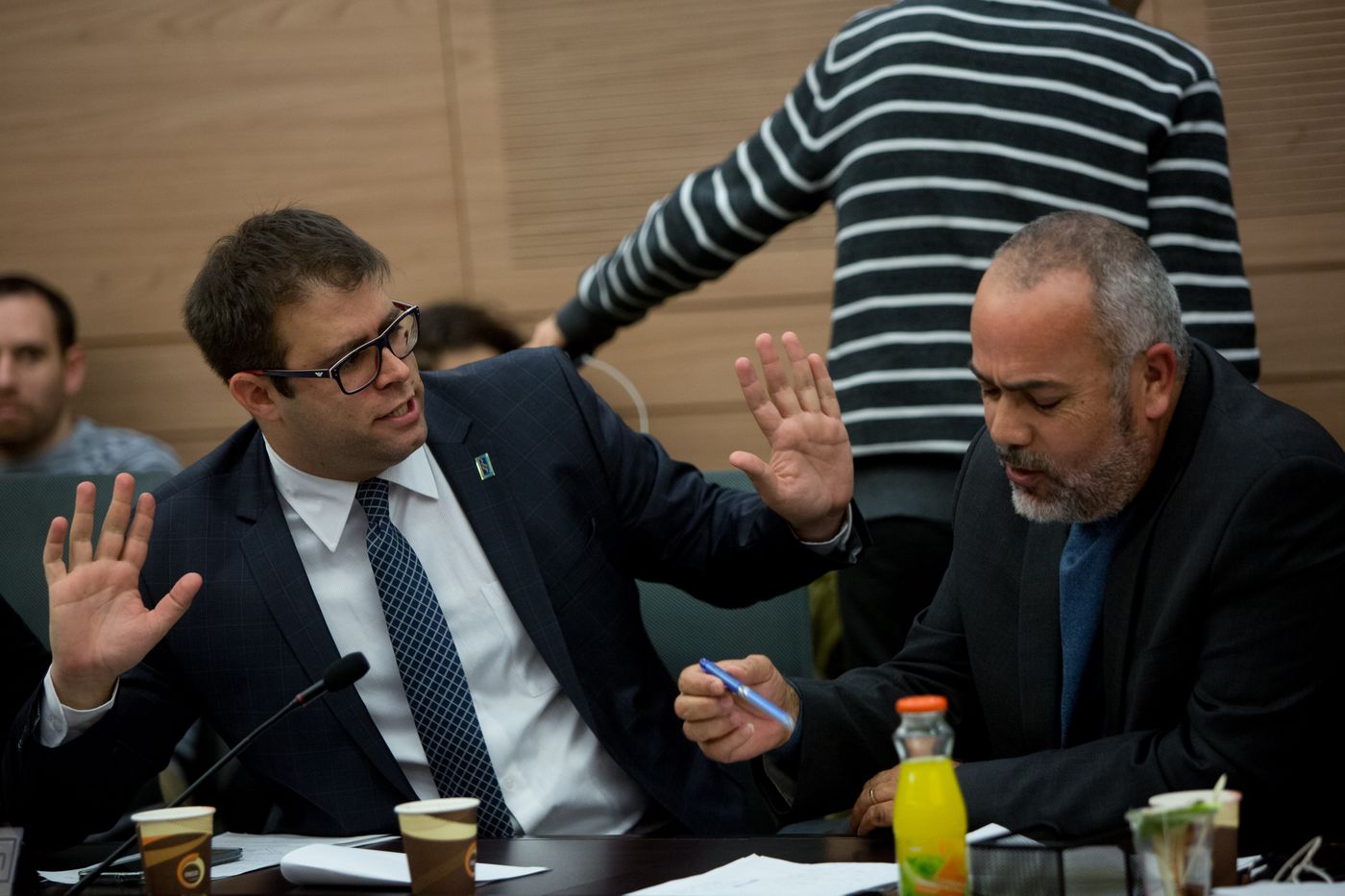 חזן הגיש תלונה נגד ח"כ הערבי: "מחבל בחליפה"