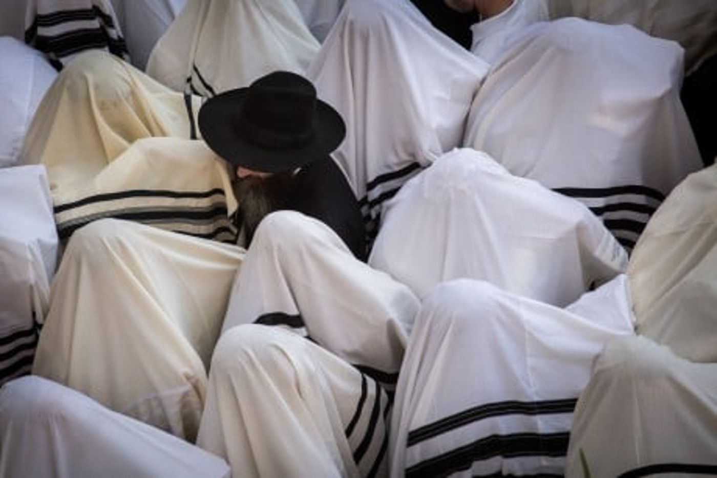 צפו • המונים בברכת הכהנים ברחבת הכותל המערבי