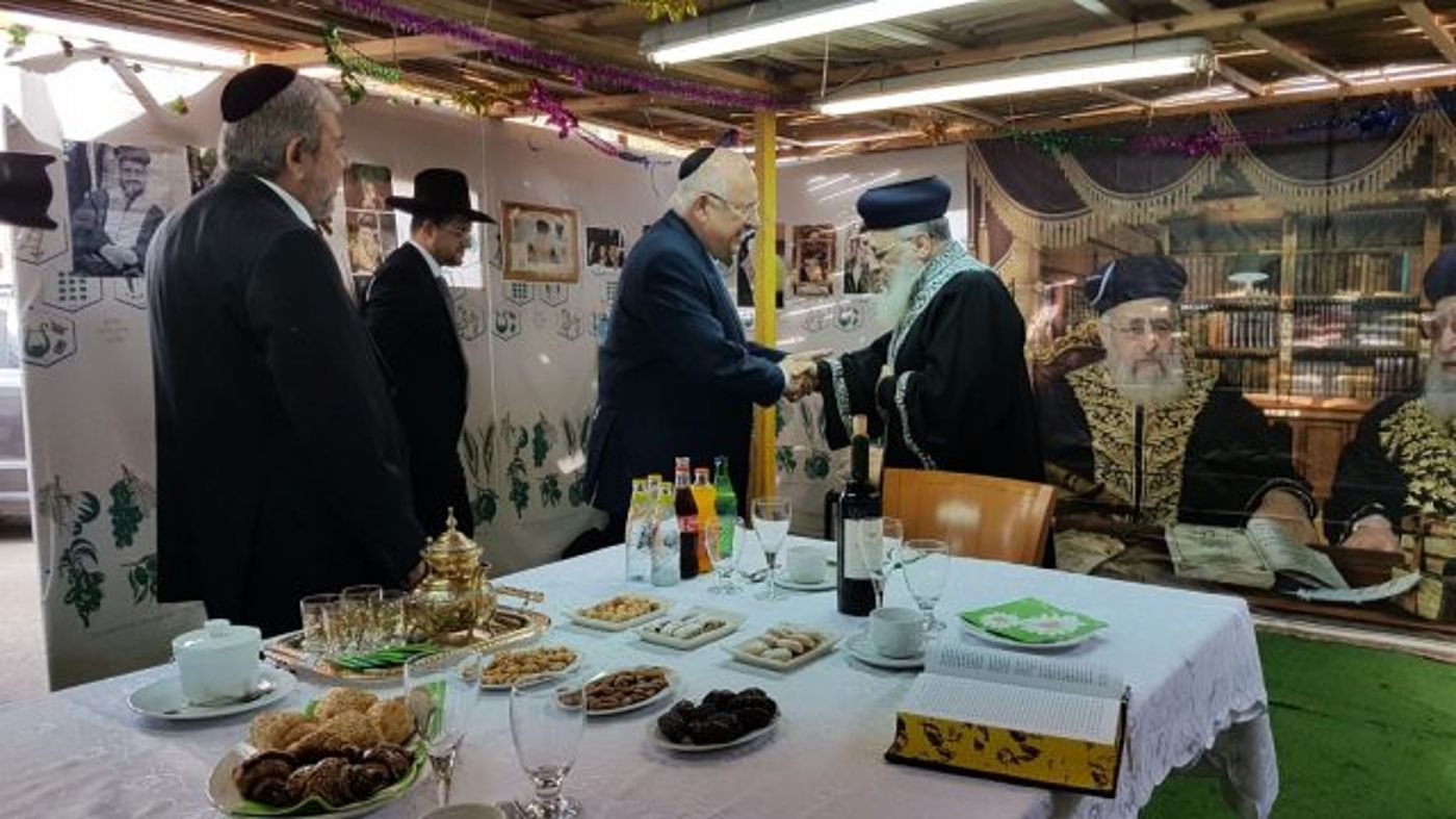 ביקור מיוחד בסוכת הרב לאו:הנשיא ומשפחת סולומון