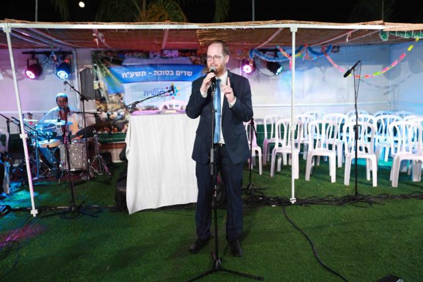 ברנז'ה •תיעוד: הסלבס הדתיים חוגגים בסוכה