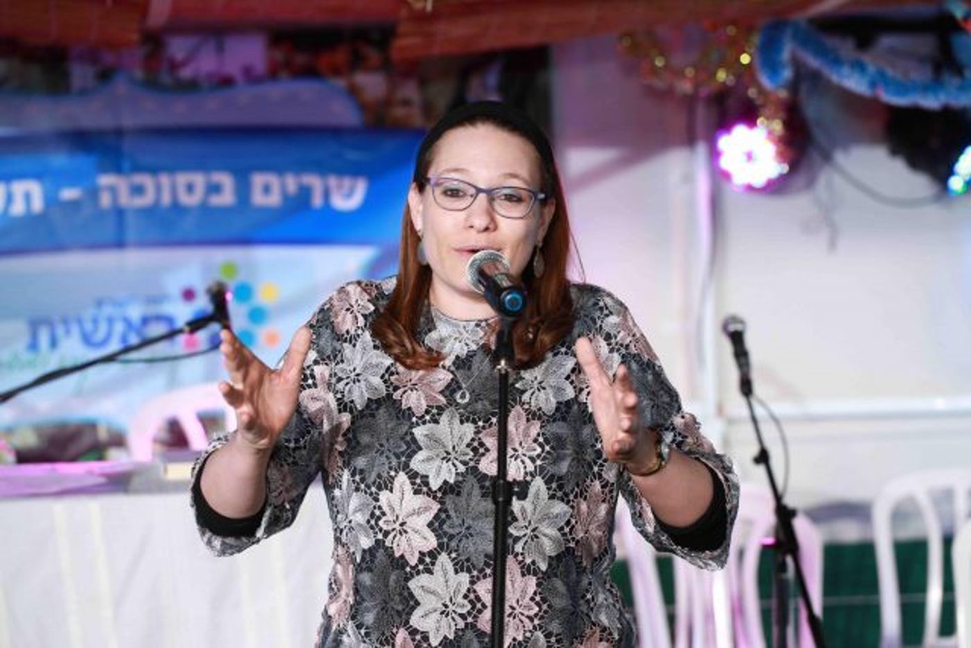 ברנז'ה •תיעוד: הסלבס הדתיים חוגגים בסוכה
