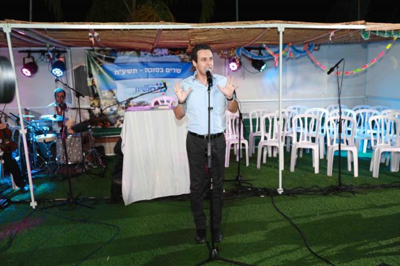 ברנז'ה •תיעוד: הסלבס הדתיים חוגגים בסוכה