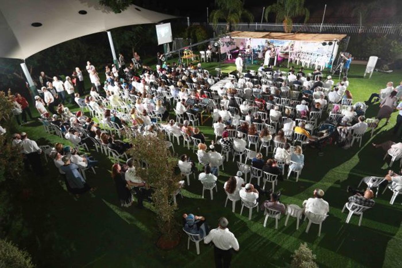 ברנז'ה •תיעוד: הסלבס הדתיים חוגגים בסוכה