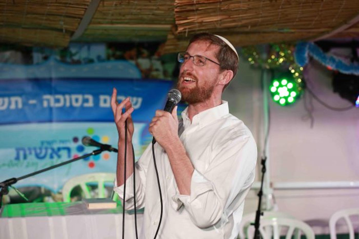 ברנז'ה •תיעוד: הסלבס הדתיים חוגגים בסוכה
