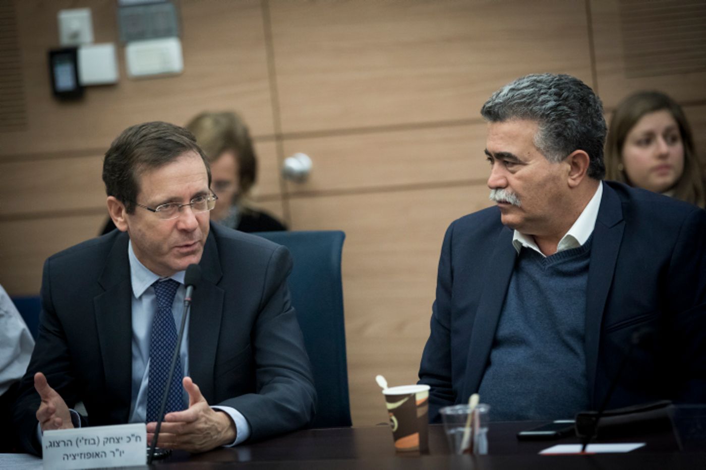 "מקווים שפרץ ירד מהרעיון ויתמוך בהרצוג"