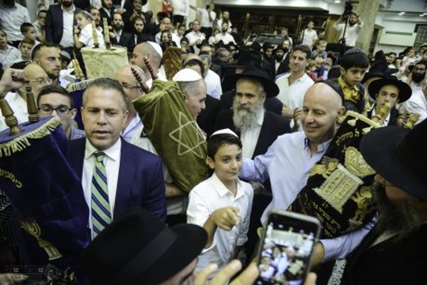 גלריית ענק: הקפות שניות בכפר חב"ד