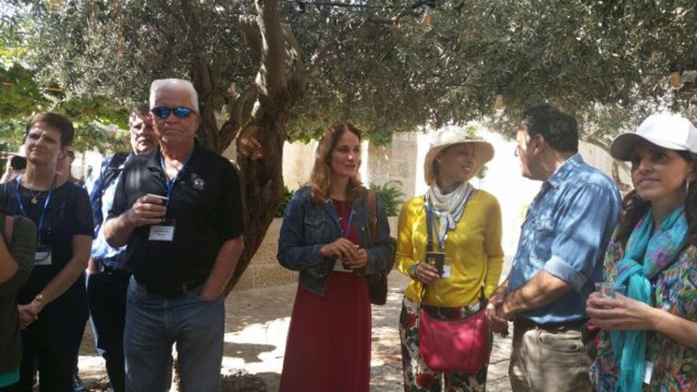 "מפה יצמח השלום": אשתו של שגריר ירדן בביקור מרגש
