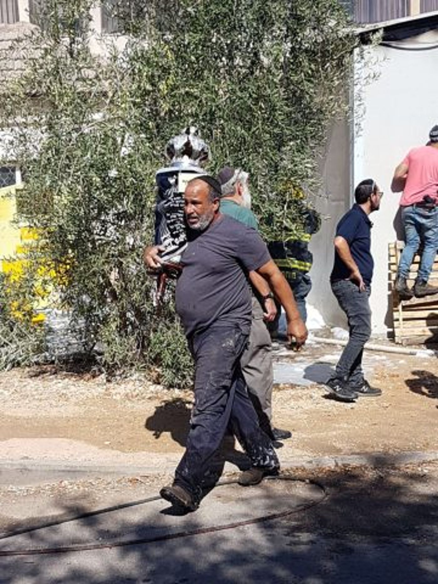 בית הכנסת בכפר גדעון עלה באש – ספרי התורה ניצלו