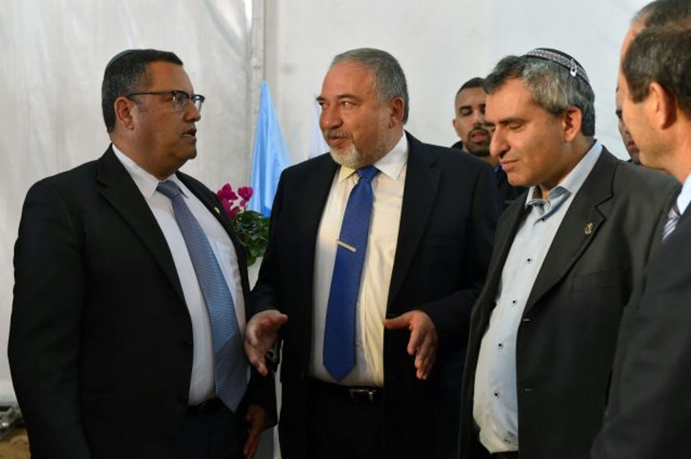 השר אלקין, השר ליברמן ומשה ליאון