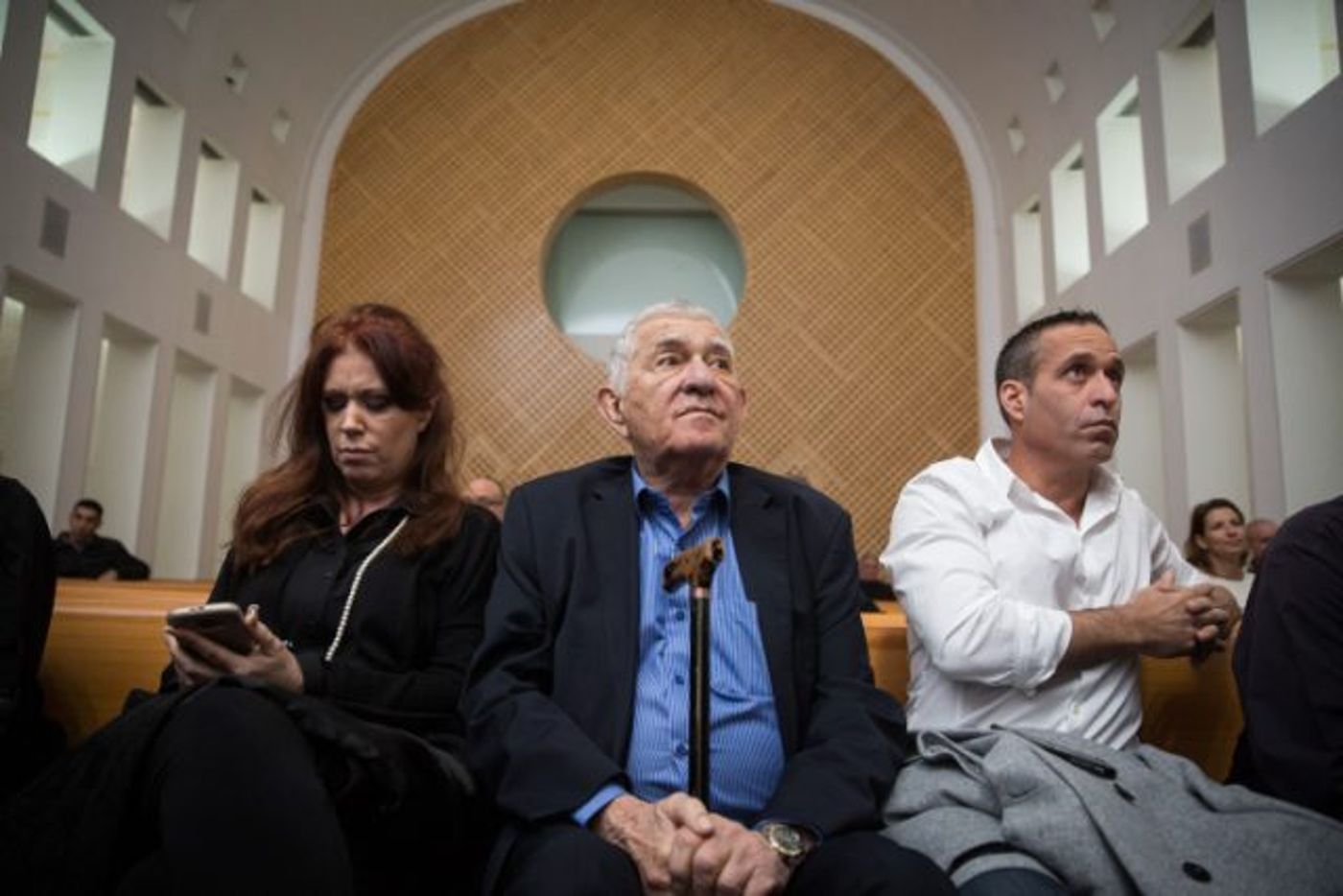צבי בר בבית המשפט העליון בעת קבלת גזר דינו