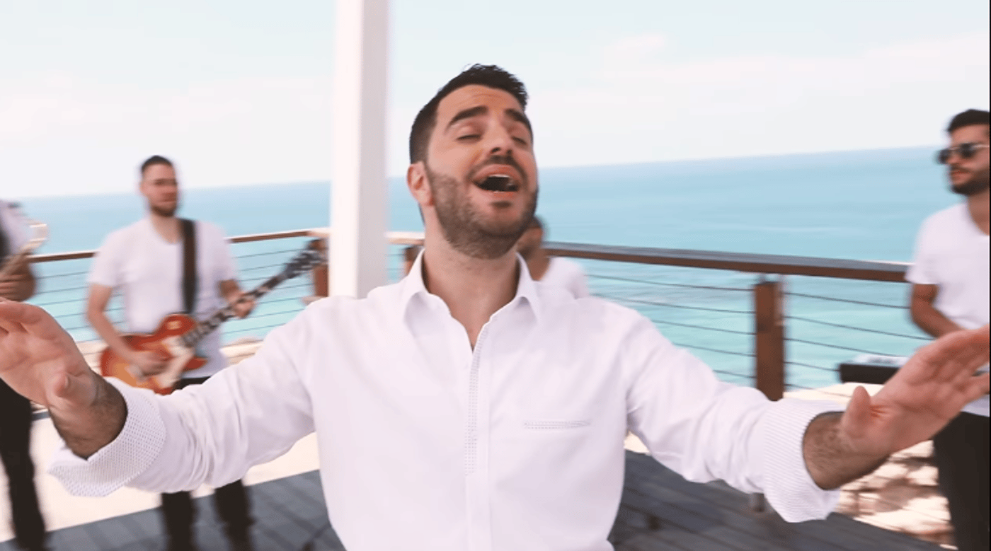 צפו: כשלהיט החתונות פגש את קולדפליי