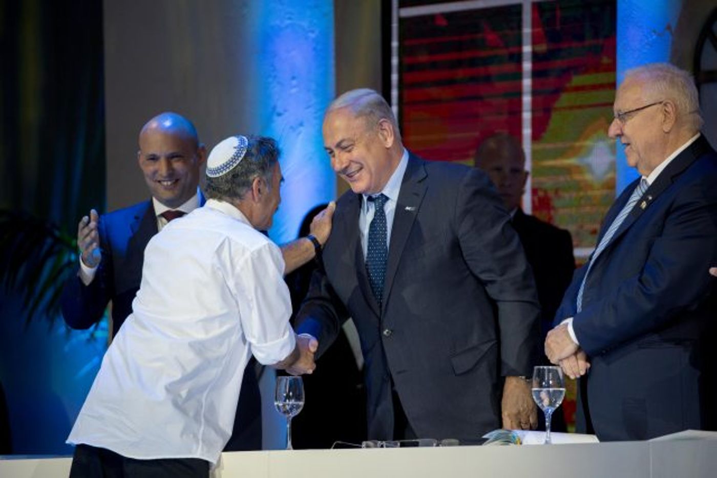 בארי מקבל את פרס ישראל בשנה שעברה
