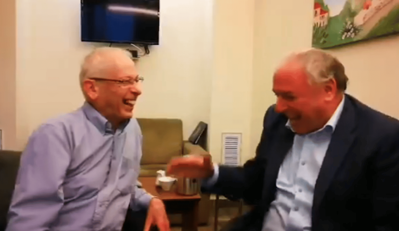 צפו: התשובה של בני בגין ודודי אמסלם למבקרים