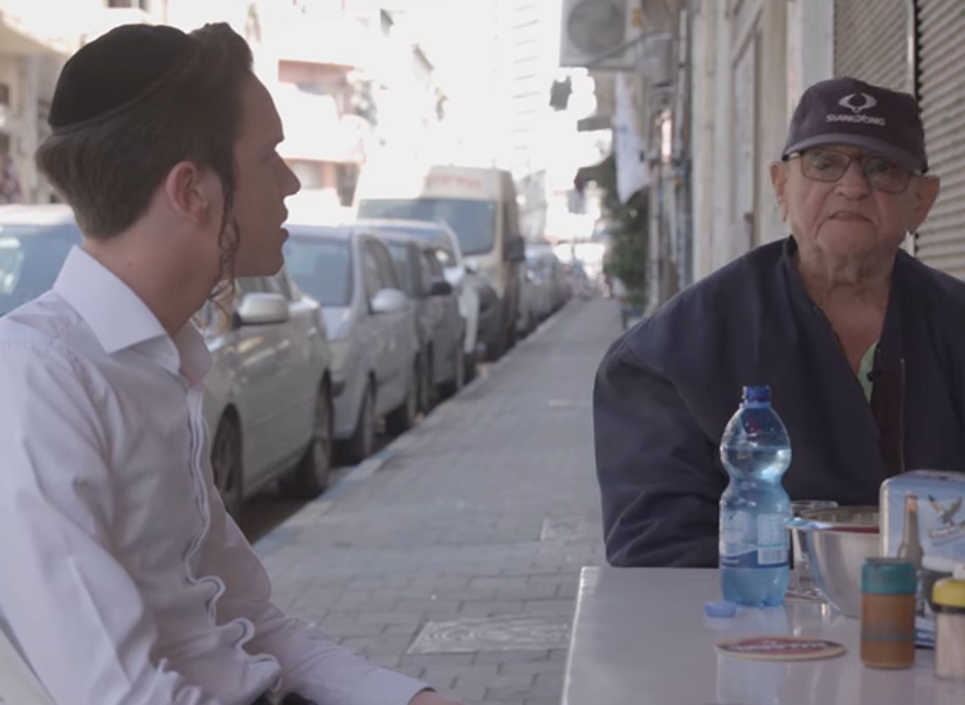 צפו: כוכב הרשת החרדי מזמין אתכם לקלל אותו באידיש